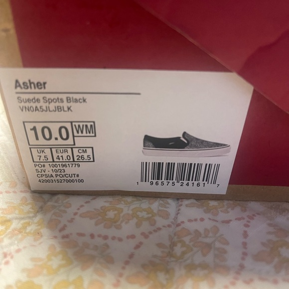 Vans Men's Black and White Slip-On Shoes - Picture 4 of 4